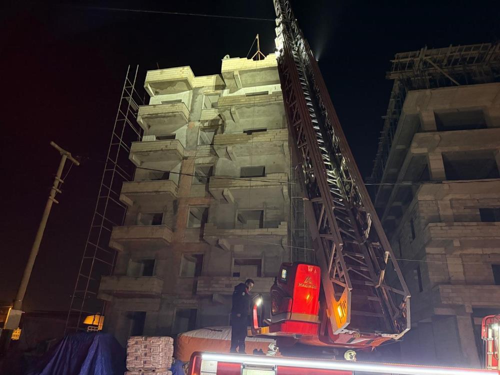 Hatay’ın İskenderun ilçesinde, inşaat halindeki 6 katlı bir binanın en