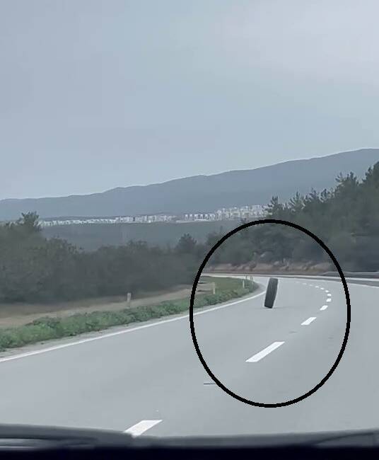 Hatay’da otoyolda yaşanan tehlikeli anlar, cep telefonu kamerasına saniye saniye