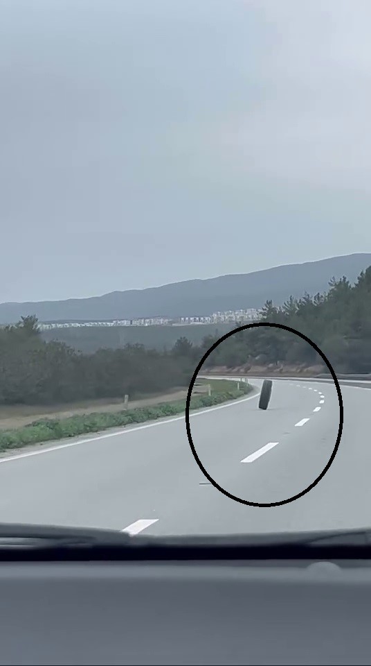 Hatay’da otoyolda yaşanan tehlikeli anlar, cep telefonu kamerasına saniye saniye