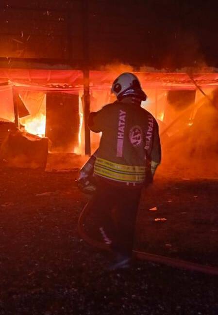 Hatay’da 6 Şubat depremlerinde evlerini kaybeden Yalman ailesi, bu kez