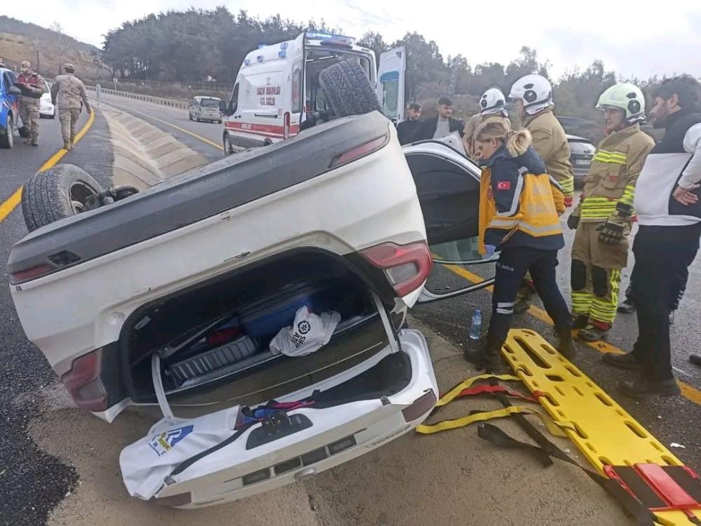 Hatay’ın Yayladağı ilçesinde meydana gelen trafik kazasında, kontrolden çıkan otomobil