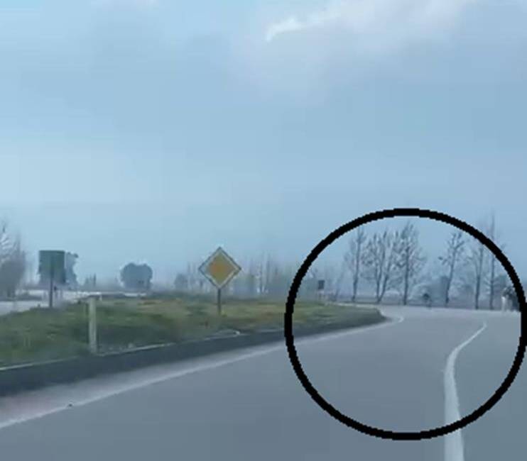 Hatay’da trafikte sergilediği tehlikeli akrobasiyle hem kendi hayatını hem de