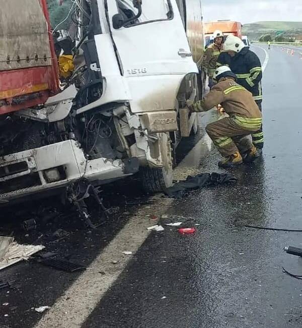 Hatay’ın Erzin ilçesinde TEM Otoyolu’nda meydana gelen trafik kazasında bir