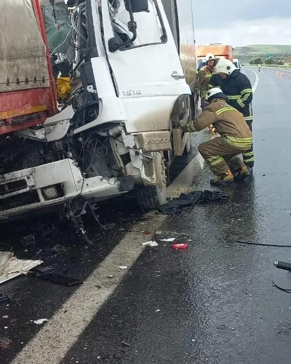 Hatay’ın Erzin ilçesinde TEM Otoyolu’nda meydana gelen trafik kazasında bir