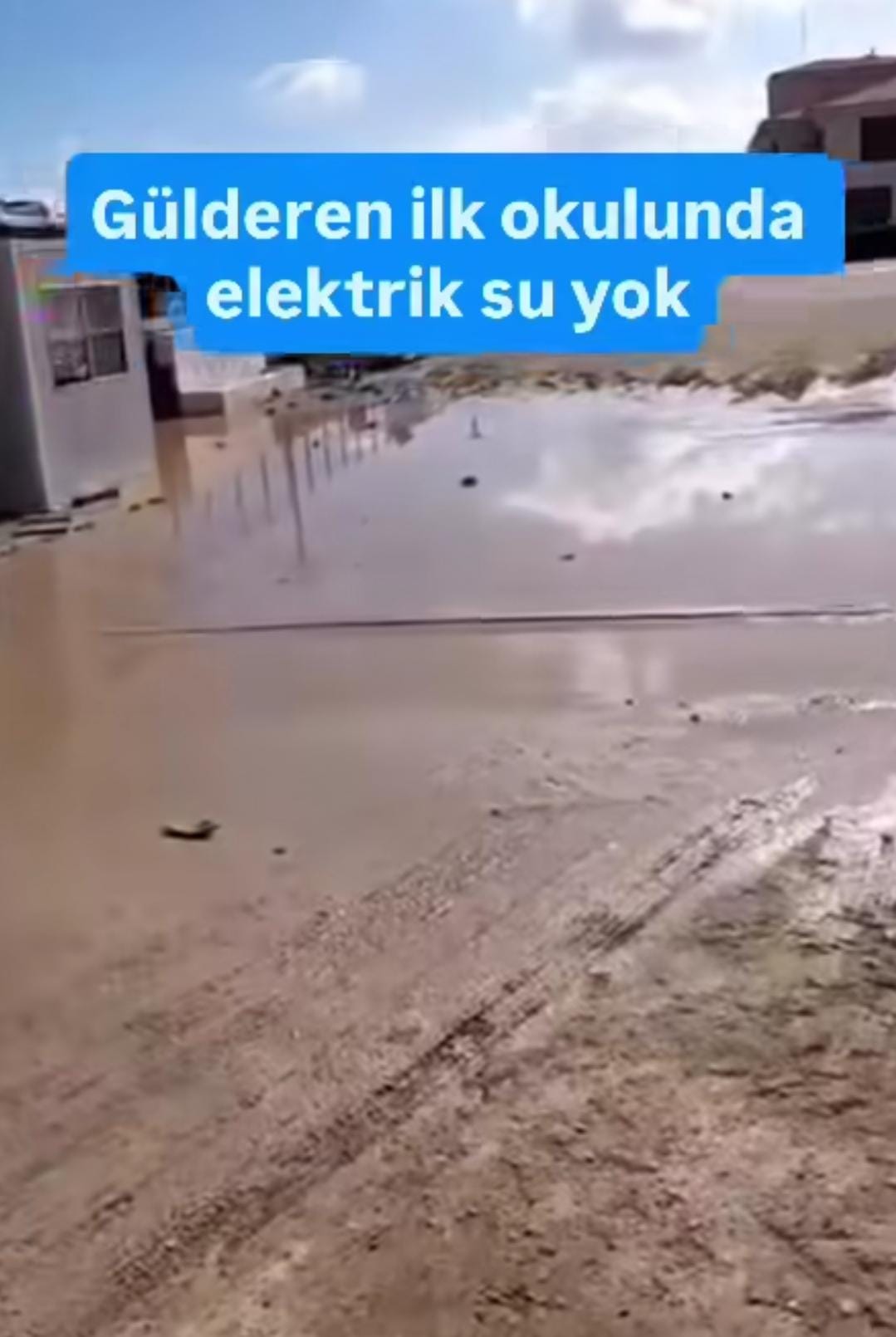 Hatay’ın Gülderen Mahallesi’nde bulunan ilkokulda elektrik ve su olmadığı iddiası