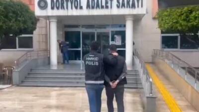 Hatay’ın Payas ilçesinde narkotik ekiplerinin yürüttüğü operasyon kapsamında durdurulan bir