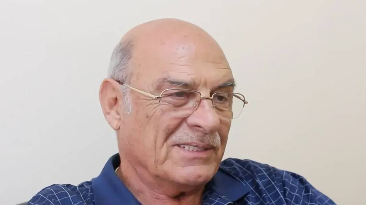 Türk futbolunun eski yıldızlarından, A Millî Takımımız ile kulüp kariyerinde