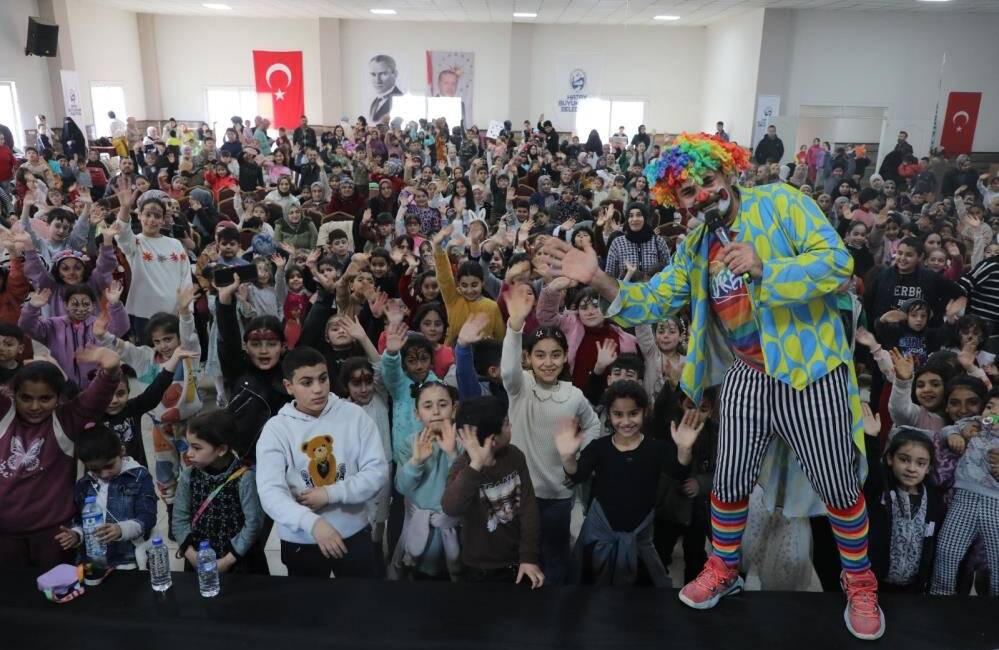 Hatay Büyükşehir Belediyesi, kent genelinde sürdürdüğü sosyal ve kültürel etkinlikler