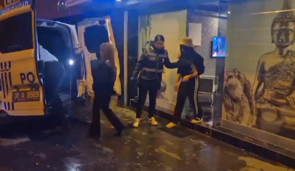 Hatay’ın İskenderun ilçesinde spa ve masaj salonlarına yönelik yapılan denetimlerde