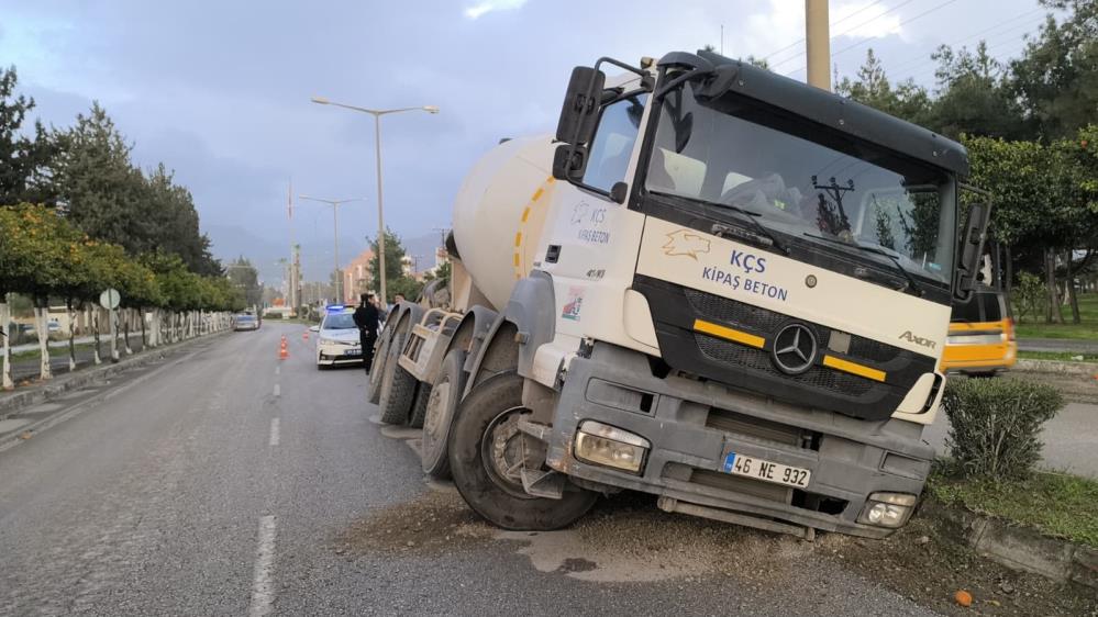 Hatay’ın Dörtyol ilçesinde yol üzerinde meydana gelen çökme, olası bir