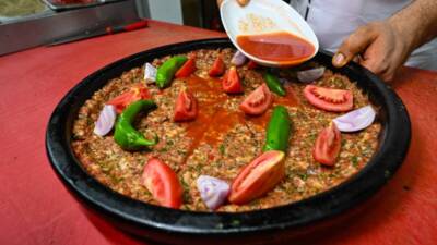 Gastronomi şehri Hatay’ın en önemli yöresel lezzetlerinden biri olan tepsi