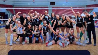 Kadınlar voleybolunda 1. Lig’e yükselme mücadelesi veren Hatay Kadın Voleybol
