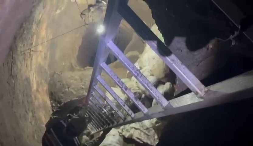 Hatay’ın Payas ilçesinde define aramak amacıyla evinin bahçesinde yaklaşık 40