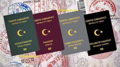 Pasaport kontrol noktalarında morötesi (UV) ışık altında incelenen Türk pasaportu,