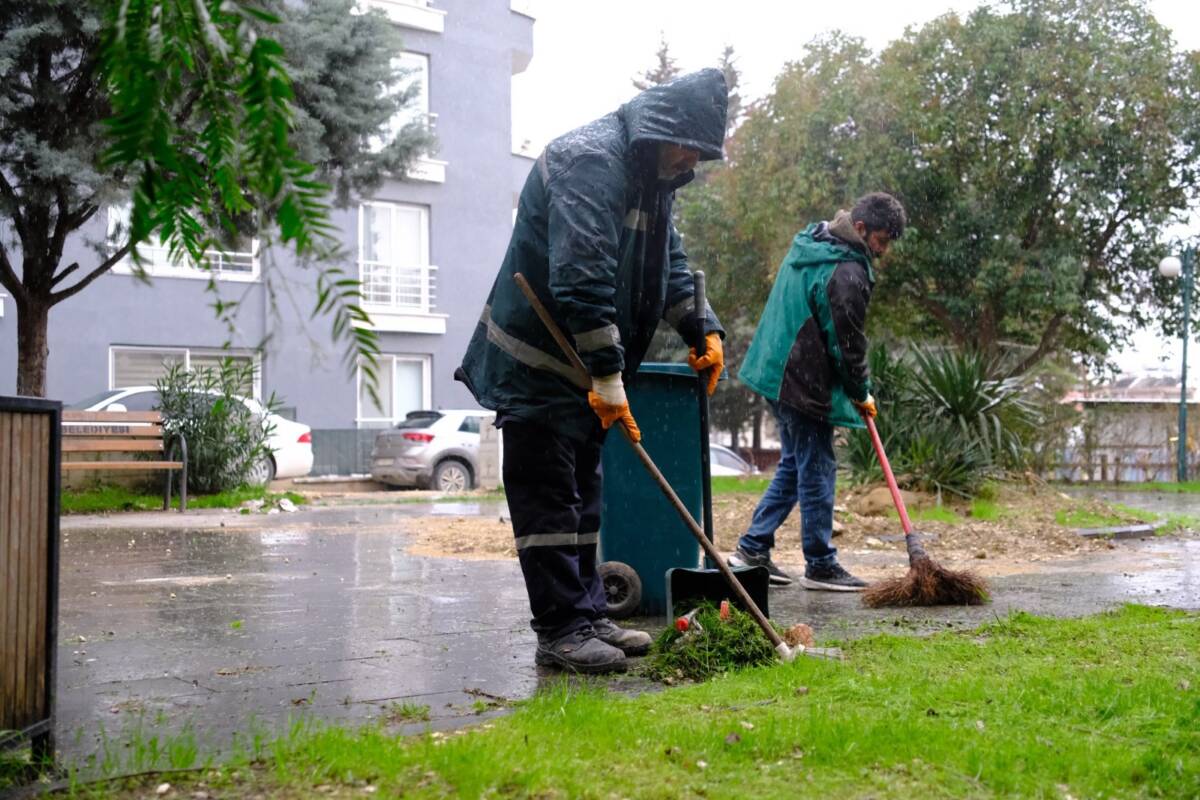 Defne Belediyesi’nin temizlik hizmetlerinde özelleştirme uygulamasından vazgeçmesinin ardından ilçede bu