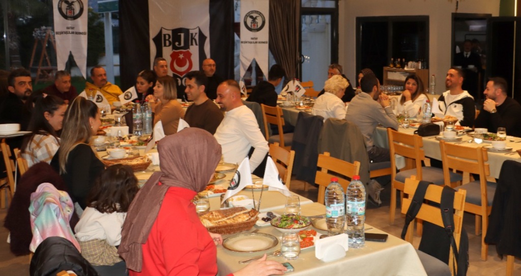 Hatay Beşiktaşlılar Derneği Başkanı Mehmet Yıldız, yönetim kurulu ve dernek