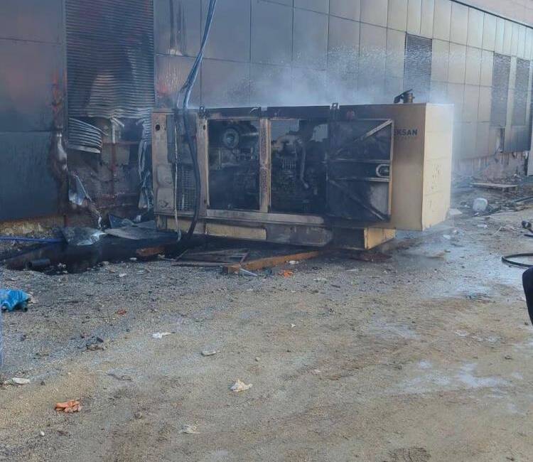Hatay’ın Antakya ilçesinde bir şantiye alanında çıkan yangında jeneratör tamamen