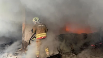 Hatay’ın İskenderun ilçesinde farklı mahallelerde çıkan iki ayrı yangın, kısa