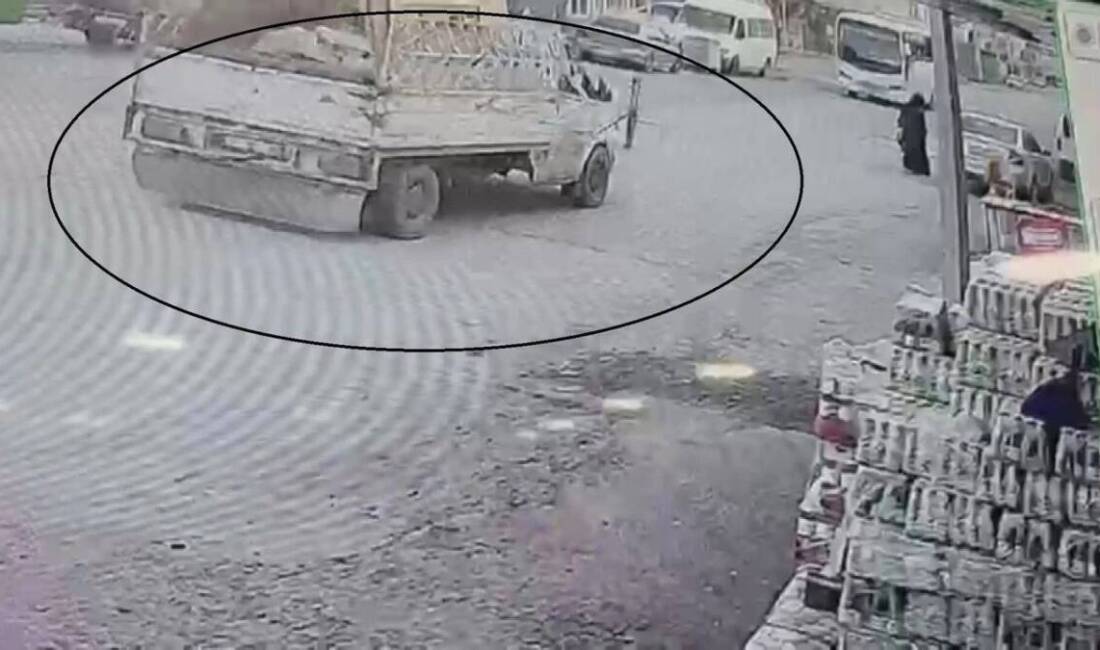 Hatay’ın Payas ilçesinde meydana gelen kazada, dönüş yapan bir pikabın