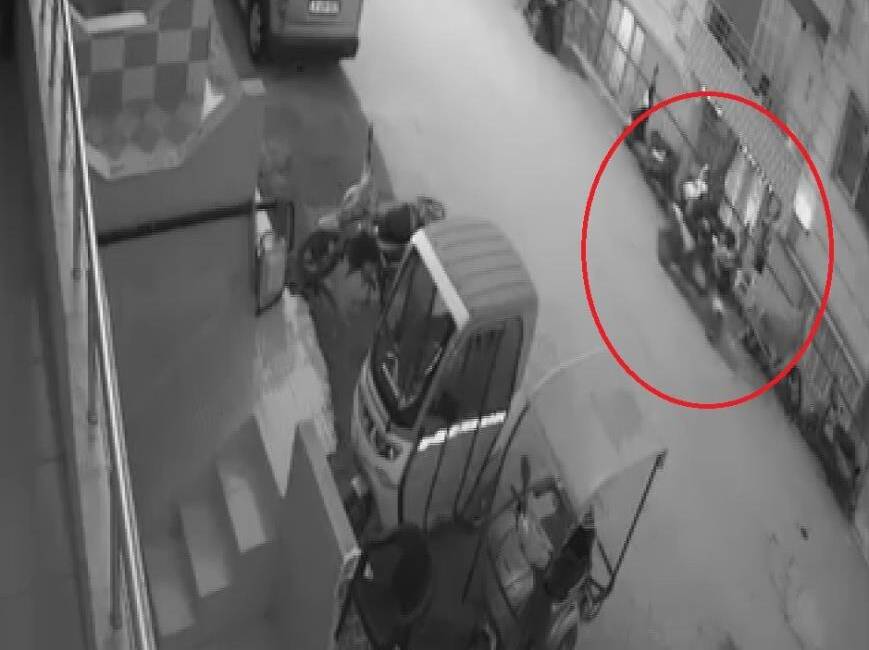 Hatay’ın Reyhanlı ilçesinde iftar saatinde yaşanan motosiklet hırsızlığı, güvenlik kamerasına