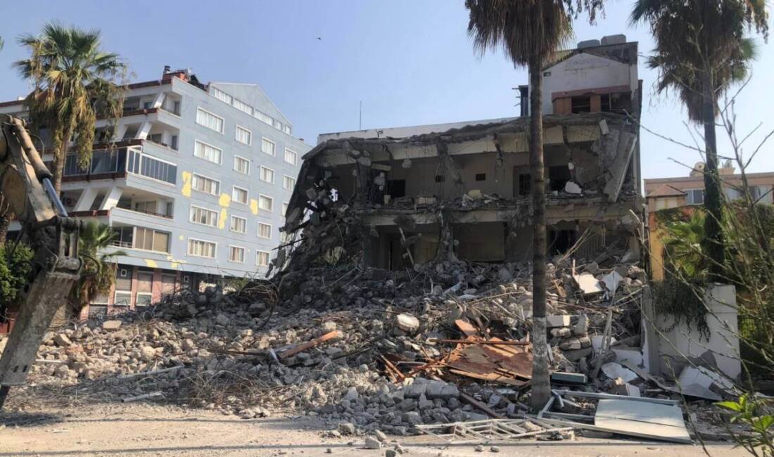 Kahramanmaraş merkezli depremlerde büyük hasar gören ve ardından yıkılan İskenderun