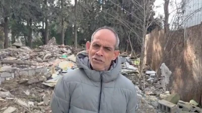 Antakya Atatürk Parkı girişinde yaklaşık 40 yıldır kitapevi işleten engelli