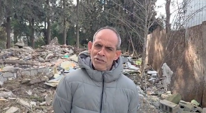 Antakya Atatürk Parkı girişinde yaklaşık 40 yıldır kitapevi işleten engelli