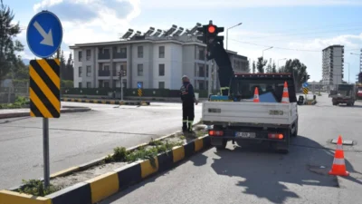 Hatay Büyükşehir Belediyesi, İskenderun’da yaya geçitlerini yeniledi, sinyalizasyon sistemlerini onardı
