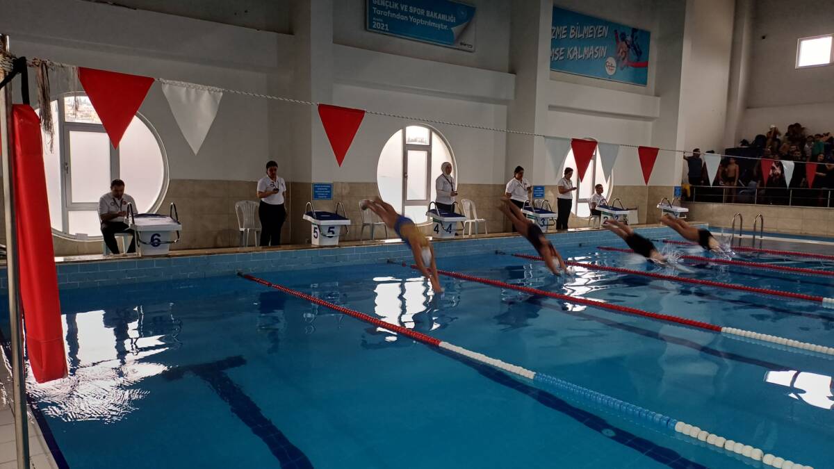 Hatay’ın İskenderun ilçesinde, 6 Şubat depremlerinde hayatını kaybeden vatandaşlar anısına