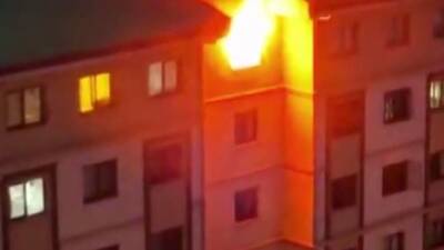 Hatay’ın İskenderun ilçesinde 8 katlı bir apartmanın en üst katında