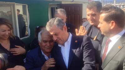 Cumhuriyet Halk Partisi Genel Başkanı Özgür Özel, Hatay’ın Defne ilçesine