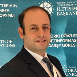 Deniz Büstani yazar fotoğrafı