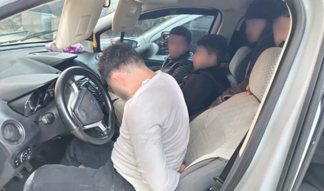 Hatay’da polis ekipleri, göçmen kaçakçılığı operasyonunda 23 yabancı uyrukluyu yakaladı,