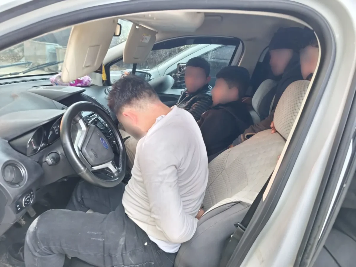 Hatay’da polis ekipleri, göçmen kaçakçılığı operasyonunda 23 yabancı uyrukluyu yakaladı,
