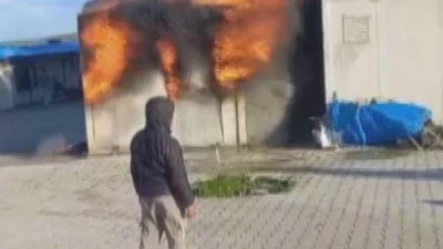 Büyükdalyan Mahallesi’nde çıkan yangın, boş bir konteyneri tamamen kül etti.