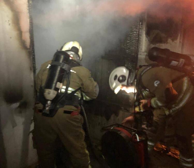 İskenderun’un Modernevler Mahallesi’nde bulunan bir binanın giriş katında yangın çıktı.