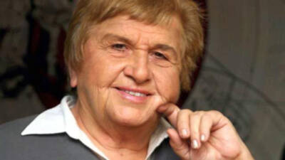 &nbsp; Türk pop müziğinin unutulmaz söz yazarlarından Ülkü Aker, 80