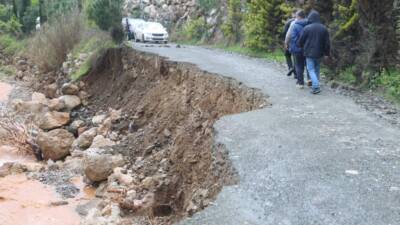 Hatay’da etkili olan sağanak yağış sonrası Defne ilçesi Harbiye Mahallesi’nde