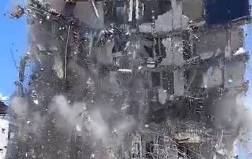 Hatay’ın İskenderun ilçesinde depremde hasar gören 7 katlı bina kontrollü