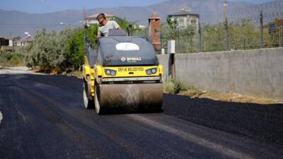 Defne Belediyesi, ilçe belediyeleri arasında asfaltlama alanında Türkiye rekoruna hazırlanıyor.