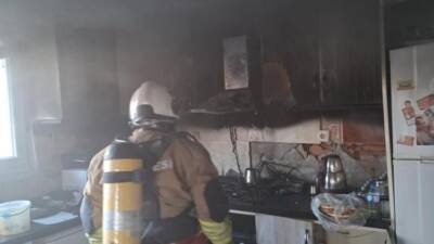 Hatay’da bir apartman dairesinin mutfak bölümünde çıkan yangın paniğe neden