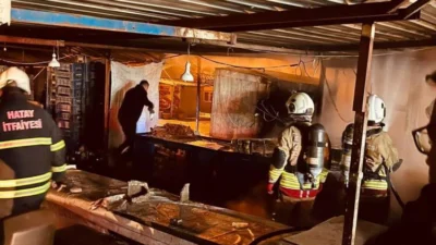 Hatay’da çıkan yangın bir iş yerini küle çevirdi. Olay, Antakya