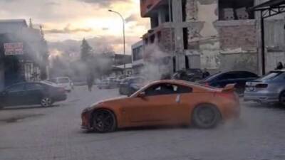 Antakya’da sanayi içerisinde lüks otomobiliyle drift yapan sürücüye 140 bin