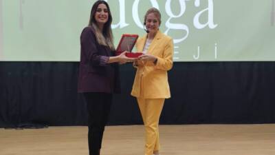 Hatay Doğa Koleji’nde lise öğrencileri, iklim gazetecisi Yasemin Mıstıkoğlu ile