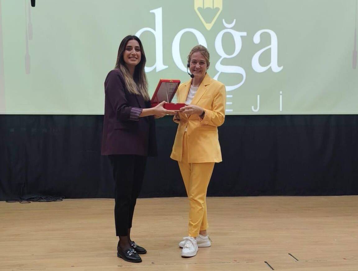 Hatay Doğa Koleji’nde lise öğrencileri, iklim gazetecisi Yasemin Mıstıkoğlu ile