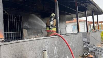 Hatay’ın Antakya ve Kumlu ilçelerinde çıkan iki ayrı ev yangını,