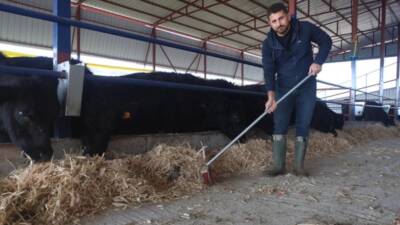 Hatay’ın Kırıkhan ilçesinde yaşayan ziraat mühendisi Halil Ateş, mesleğini bırakarak