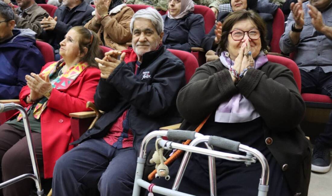 Hatay’da Yaşlılar Haftası kapsamında düzenlenen özel etkinlikte, huzurevi sakinleri sahne