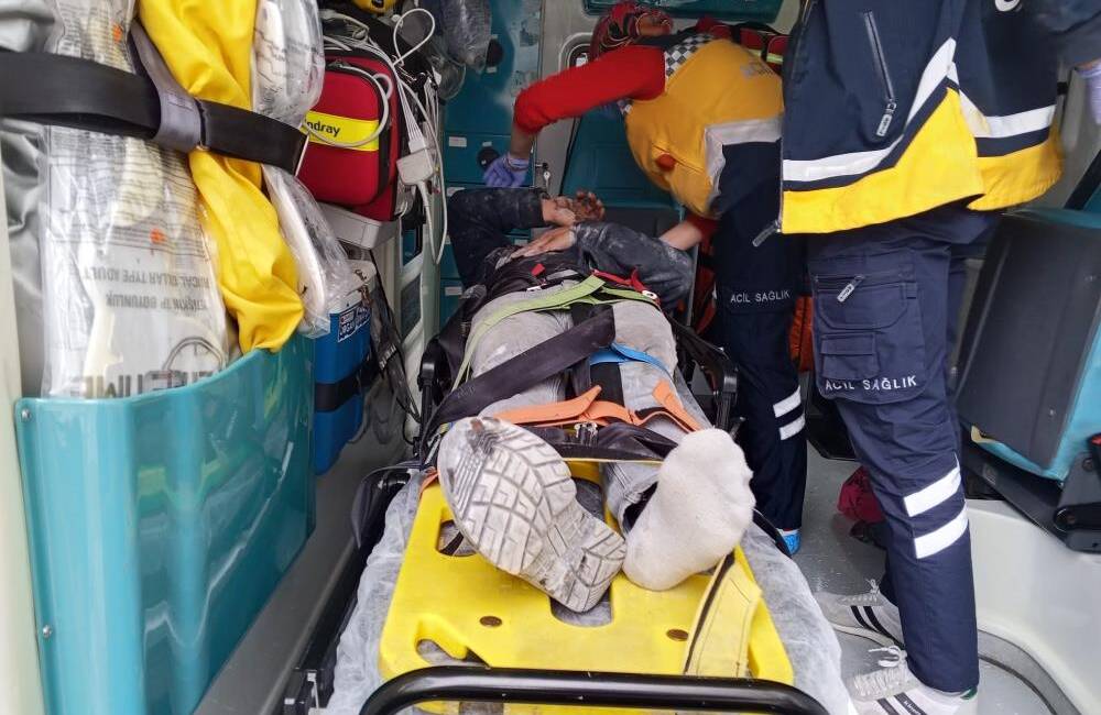 Hatay’ın İskenderun ilçesinde yapımı devam eden bir binada meydana gelen