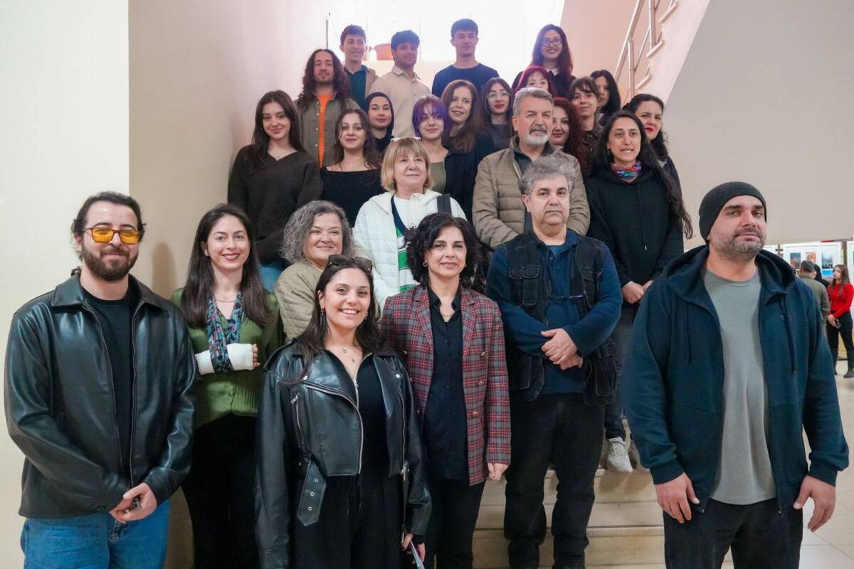 HMKÜ’de “Belirleyici An” mobil fotoğraf sergisi açıldı